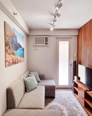 Mikaela's Crib- 1 Bedroom flat @ Arezzo Place Condominium
