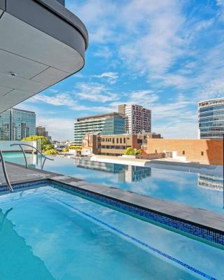 Great located unit/Private Balcony, Pool,Gym,Parking