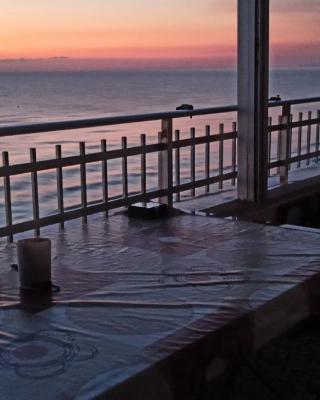 SUNSET ROOM AT FRONT BEACH - HABITACION EN LA PLAYA Piso privado