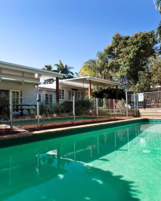 Hampton's House @ Southport - 3Bed Home+ Pool/BBQ