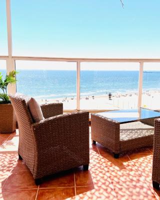 Lux Penthouse Mediterranean views Beach front