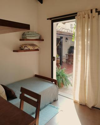 Habitación con baño privado, Violeta Roga