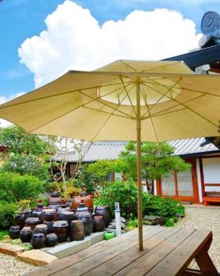 Jeonju Hanok Village Beautiful Garden House