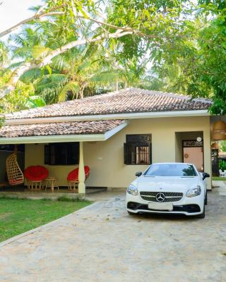 Almayans Bungalow