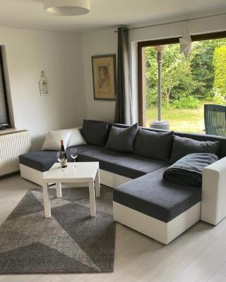 Bungalow im Garten in Wiek