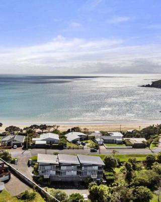 Oneroa Village Beach House- Waiheke Escapes