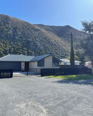 Kurow House on Bledisloe - A2O Cycle Trail Oasis.