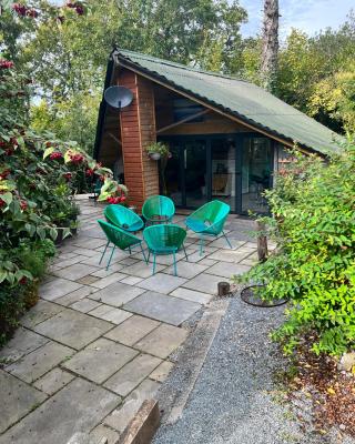 The Shed . A cosy, peaceful, 96% recycled, chalet.