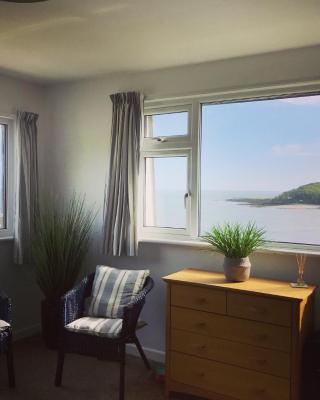 Sea Spirit - Sweeping Sea Views first floor spacious modern apartment in Looe- with FREE parking!