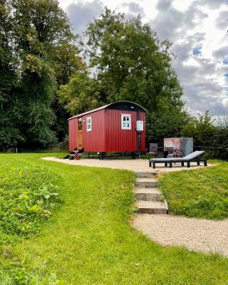 Sheelin Shepherds Hut 2 with Hot Tub