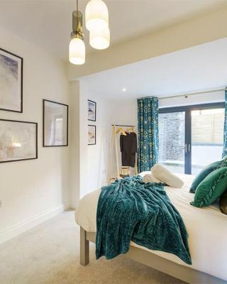 Bressingham - 2 Bedroom Luxury Apartment by Mint Stays