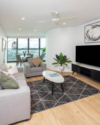 1404 Sophistication and Luxury on the Brisbane River by Stylish Stays