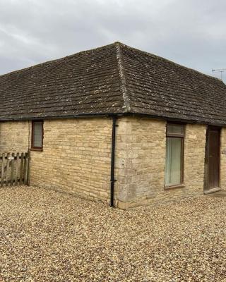 Tupenny Cottage, Old Mill Farm, Cotswold Water Park
