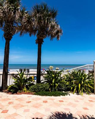 Direct Oceanfront Condo with Kitchen