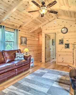 Clover Cabin with Hot Tub and Deck in Hocking Hills!
