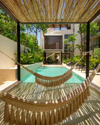 Modern Studio Pool Access Near Downtown A105