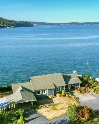 New-private waterfront house on discovery bay
