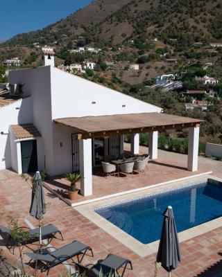 Casa Calmante - Stunning 3-bedroom Villa with Private Pool