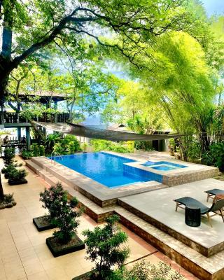 The Henry Resort Taramindu Laiya