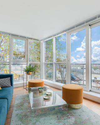 BEST THAMES VIEW in TOWN! LARGE LUXXE NOMAD DESIGN FAMILY HOME