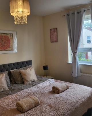 & Cosy Apartment in the heart of Stokes Croft