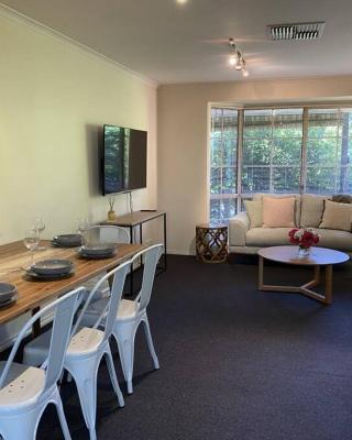 Yarra House - Comfortable 3 bedroom home close to everything!