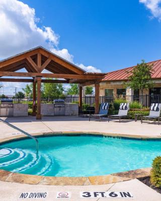 Bright and Spacious Apartments with Gym and Pool Access at Century Stone Hill North in Pflugerville, Austin