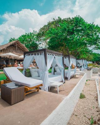 Bora Bora Beach Club & Hotel
