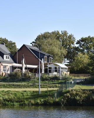 Pension zur Schleuse GARNI am Elbe Lübeck - Kanal in Witzeeze