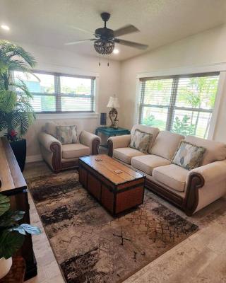 Bali Bungalow - Downtown Cocoa Beach