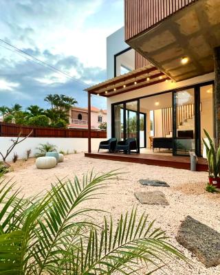 Into the Sea - Modern Home Close to the Beach