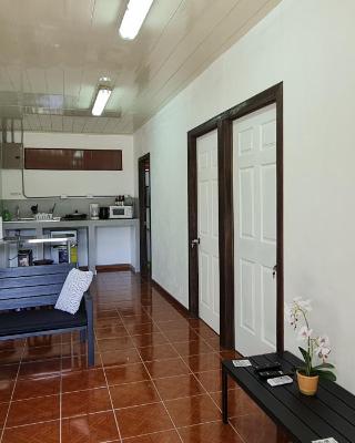 Sleep&Go! Apartamento 2 habitaciones 4 personas Siquirres centro