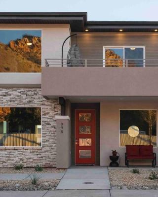 Majestic Zion Cottage with hot tub in Hildale
