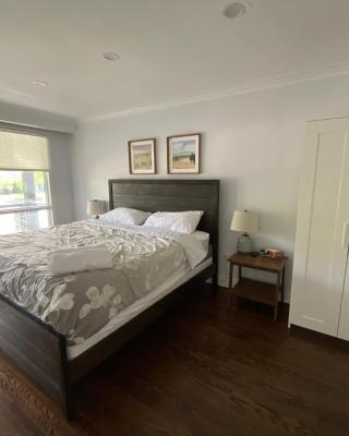 Yonge and Finch Subway !L Spacious & Bright Private Bedroom with Shared Amenties