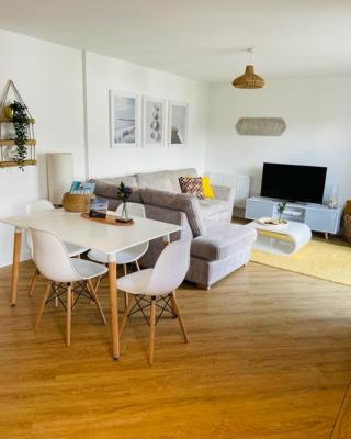 Salt Yard Apartment, Parking and Terrace, Whitstable