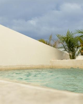 Private pool and rooftop for 3