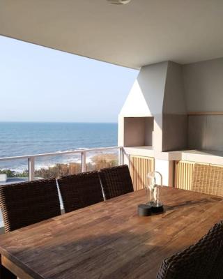 Breathtaking 3 Bedroom unit with amazing sea views