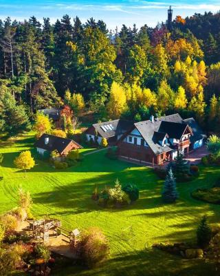 Cottage: AŽ PO UŠI („Head over heels“)