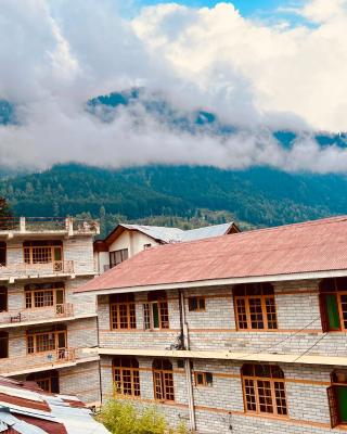 Hotel Solitaire Manali - A Few Steps From Mall Road