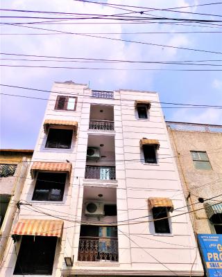 Hotel White Palace,Nizamuddin Railway Station