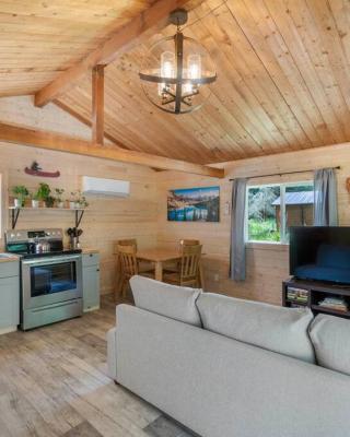 Cozy Cedar Cabin Steps Away From Mt. Rainier