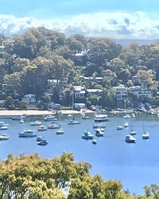 Palm beach Sydney, Modern home with water view