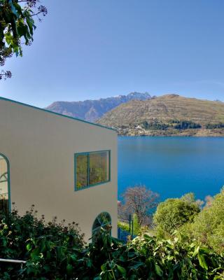 Frankton House - Queenstown Holiday Home