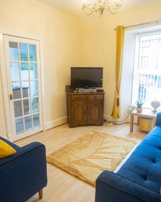 Sandgate 2-Bed Apartment in Ayr central location