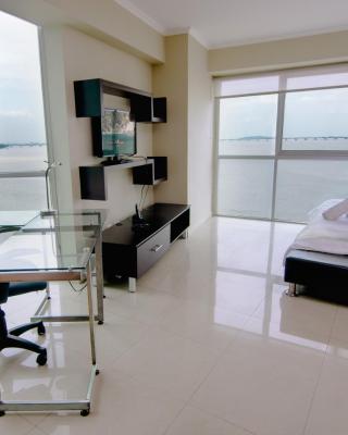 Riverfront I 2, piso 4, suite vista al rio, Puerto Santa Ana, Guayaquil