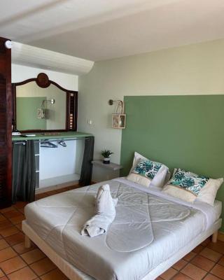 Studio paisible avec piscine, pas loin de la plage
