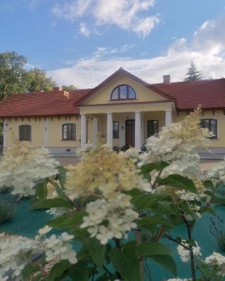 DOM WESELNY 'DWÓR W JUROWCACH'