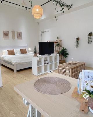 Helena’s Studio Suite Gerik