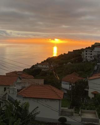 Cozy 1 BR w/ balcony, ocean view & perfect sunsets
