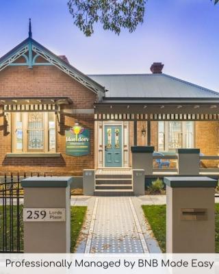 Blue Door Apartments Heritage Charm in CBD